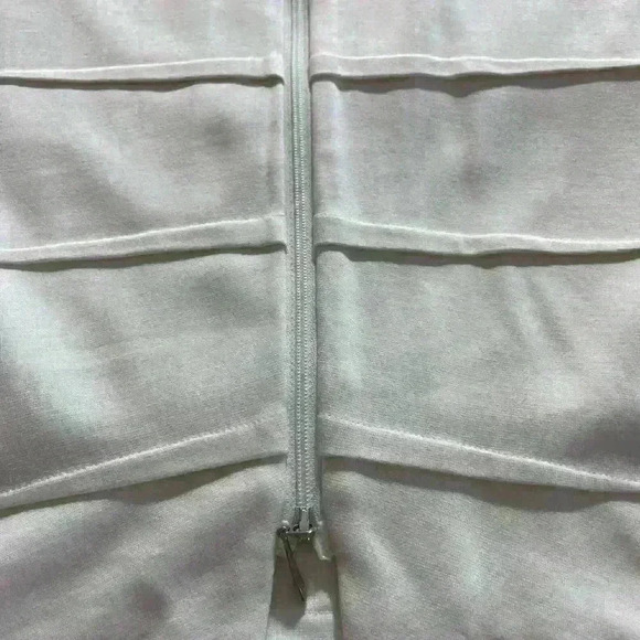 New With Tags DONCASTER Women Skirt Size 10 White Pencil Knee Length Zip Career - Picture 3 of 8